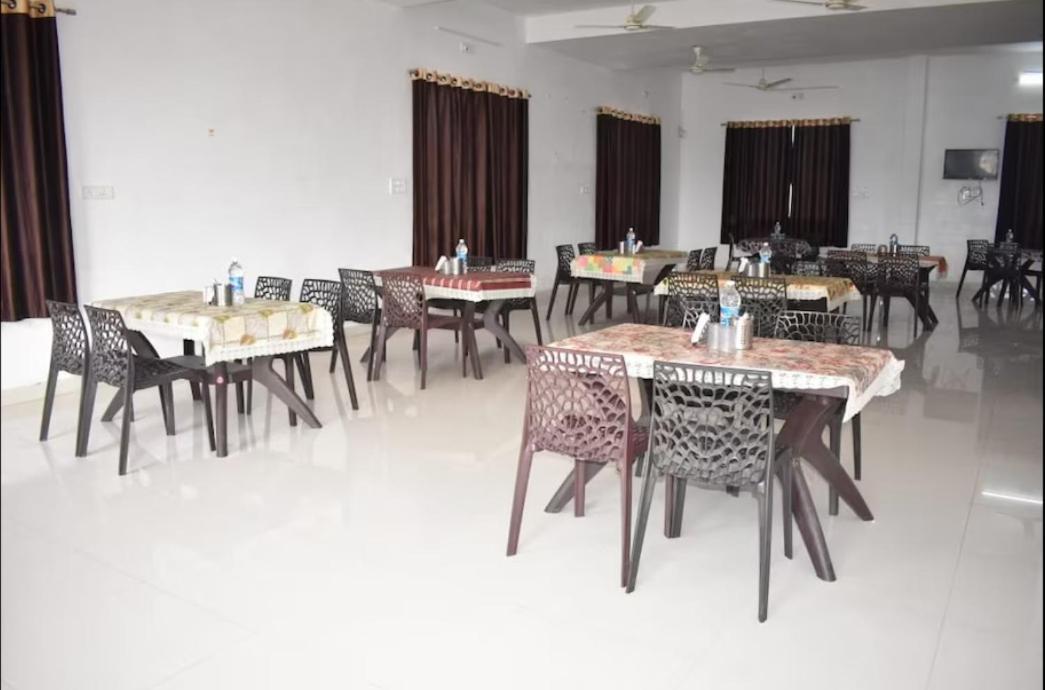 אודייפור Hotel Badam Palace מראה חיצוני תמונה
