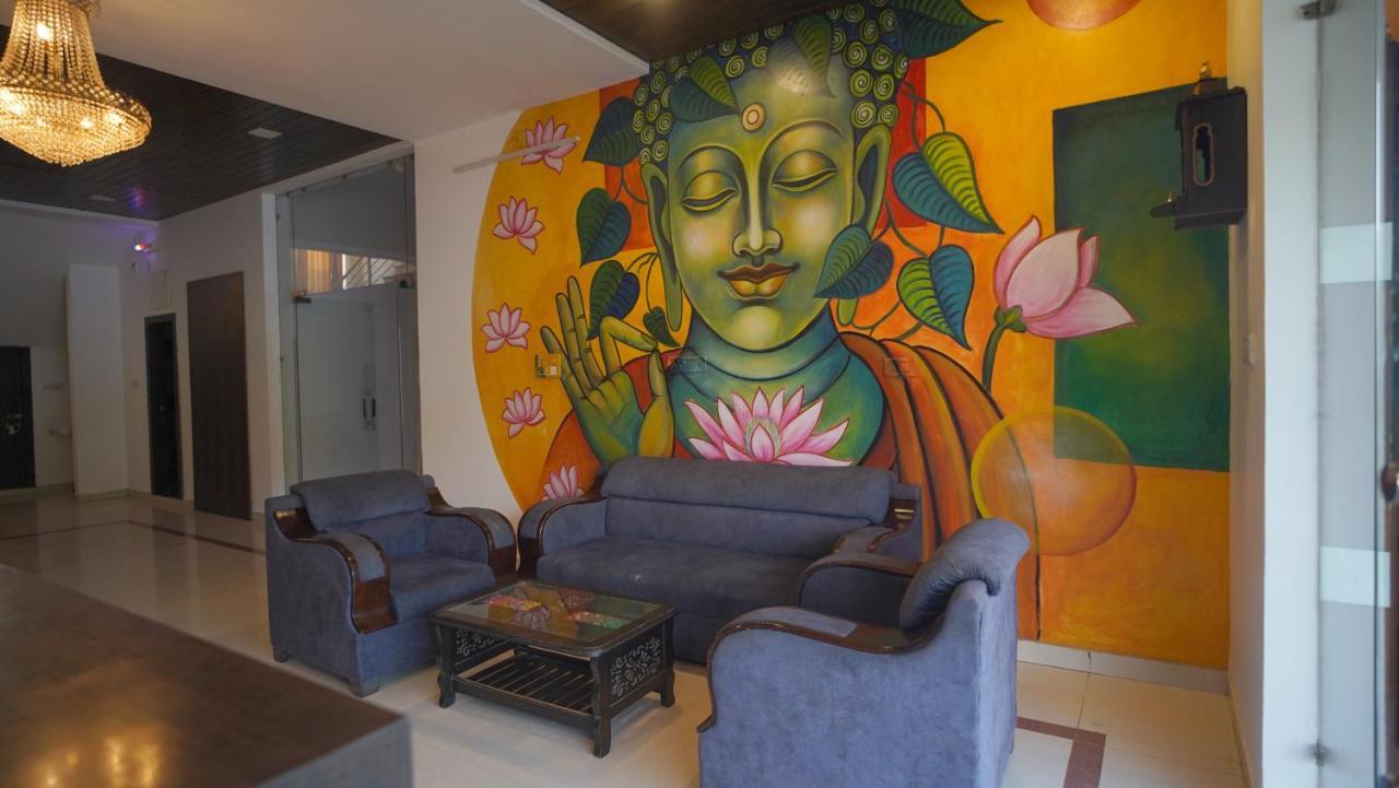 אודייפור Hotel Badam Palace מראה חיצוני תמונה