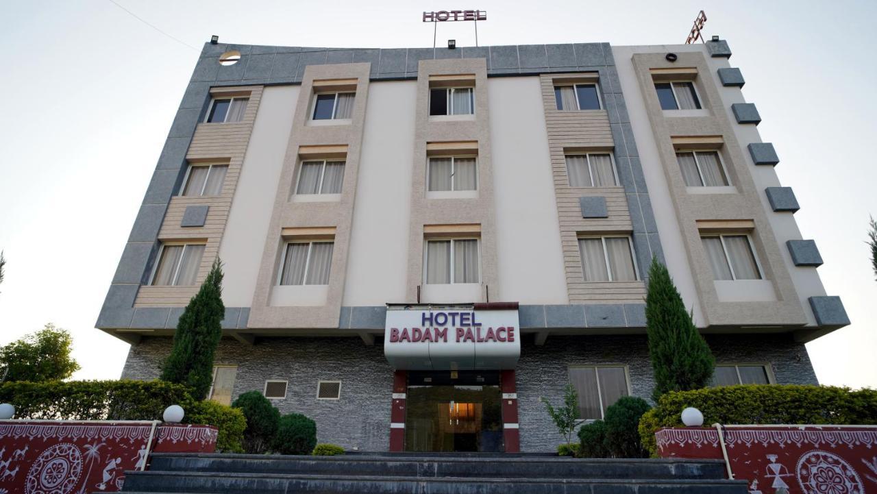 אודייפור Hotel Badam Palace מראה חיצוני תמונה