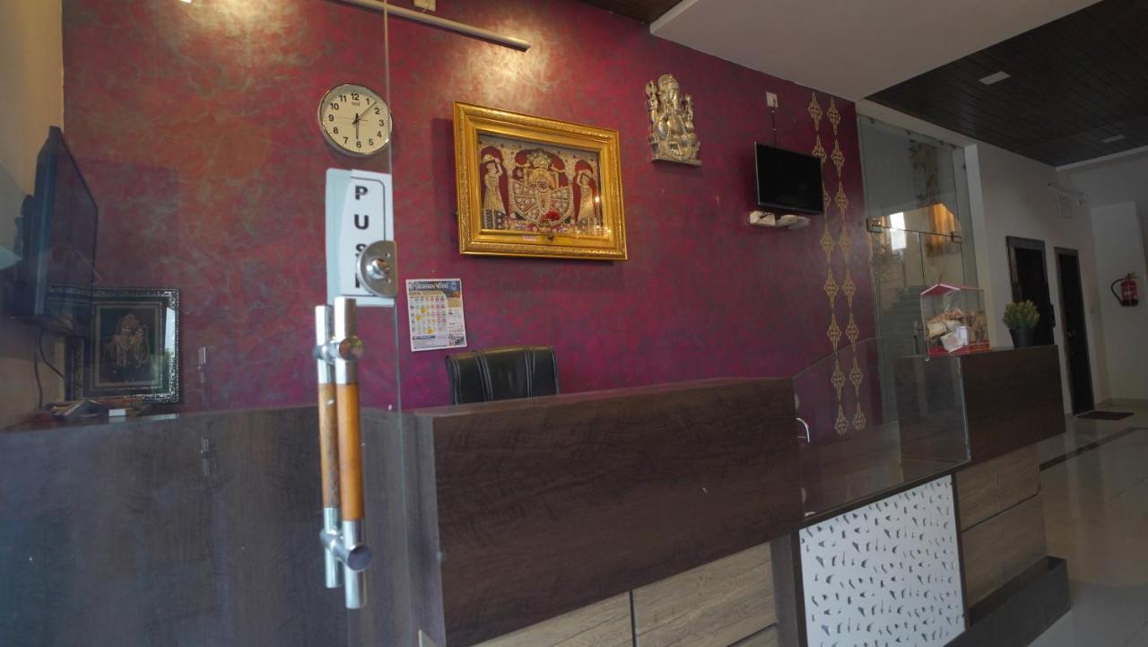 אודייפור Hotel Badam Palace מראה חיצוני תמונה