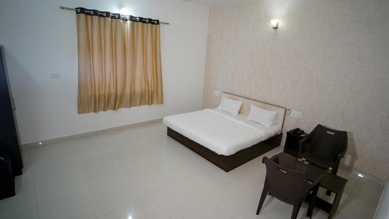 אודייפור Hotel Badam Palace מראה חיצוני תמונה