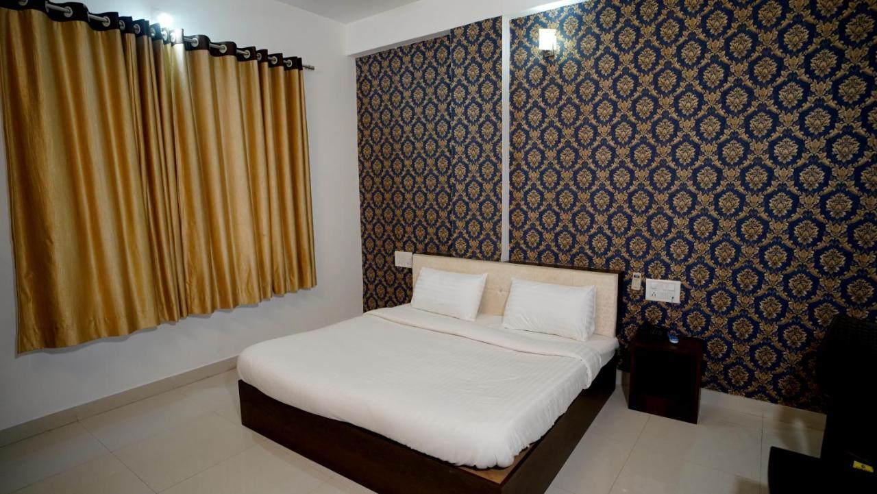 אודייפור Hotel Badam Palace מראה חיצוני תמונה