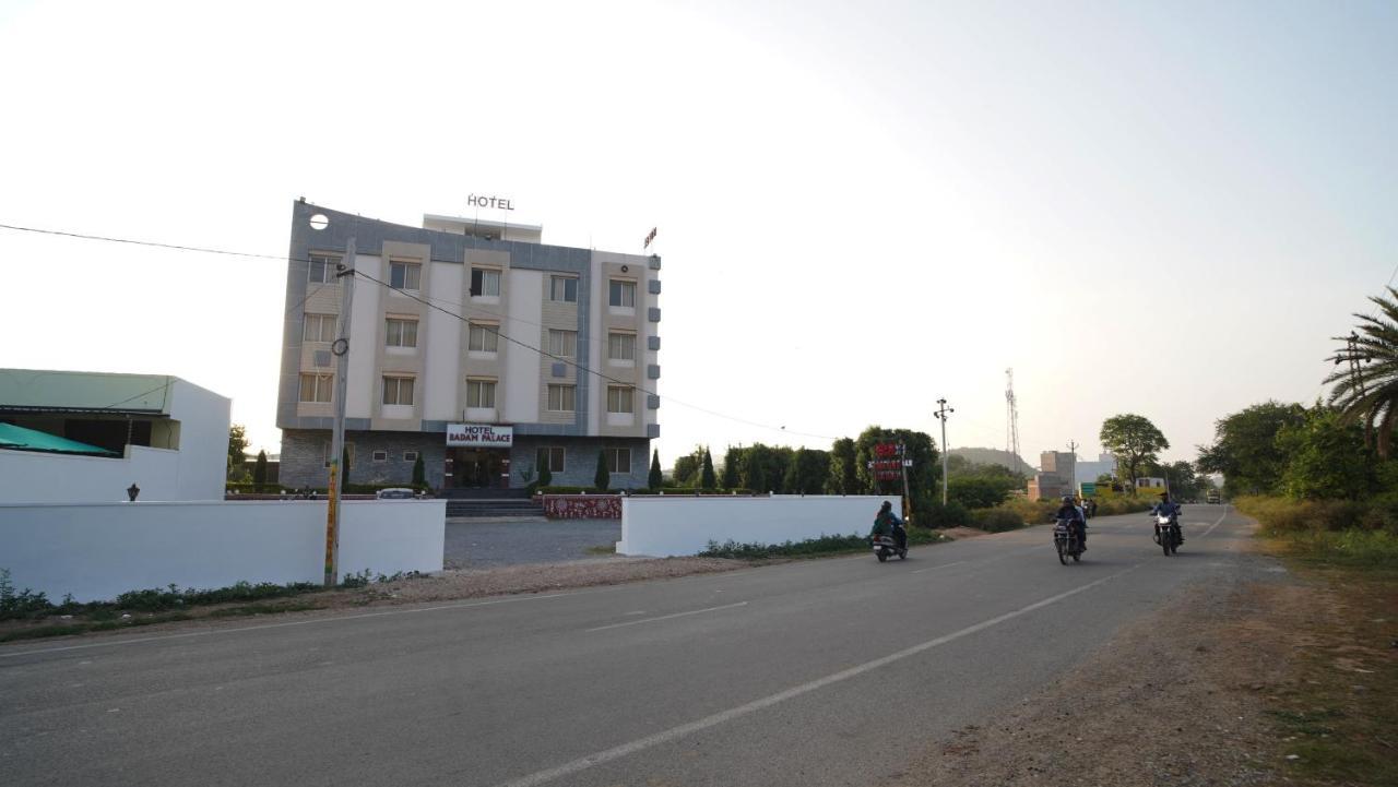 אודייפור Hotel Badam Palace מראה חיצוני תמונה