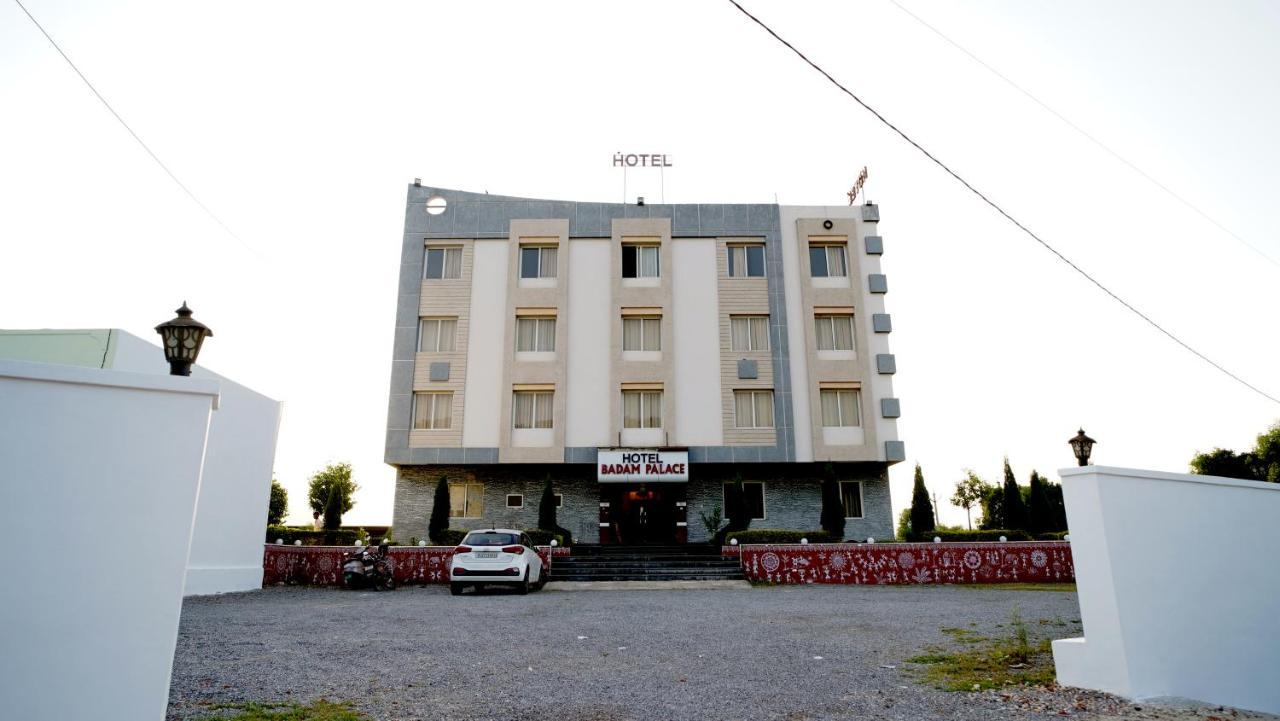 אודייפור Hotel Badam Palace מראה חיצוני תמונה