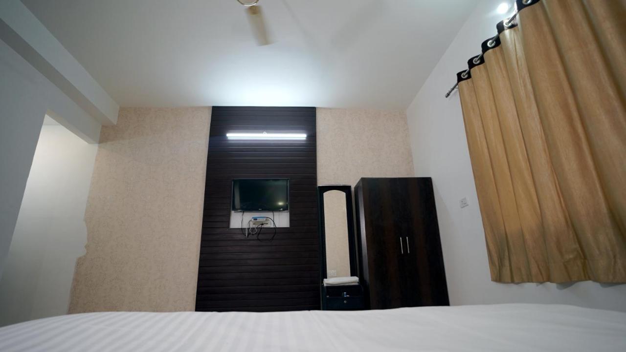 אודייפור Hotel Badam Palace מראה חיצוני תמונה