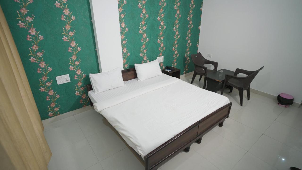 אודייפור Hotel Badam Palace מראה חיצוני תמונה