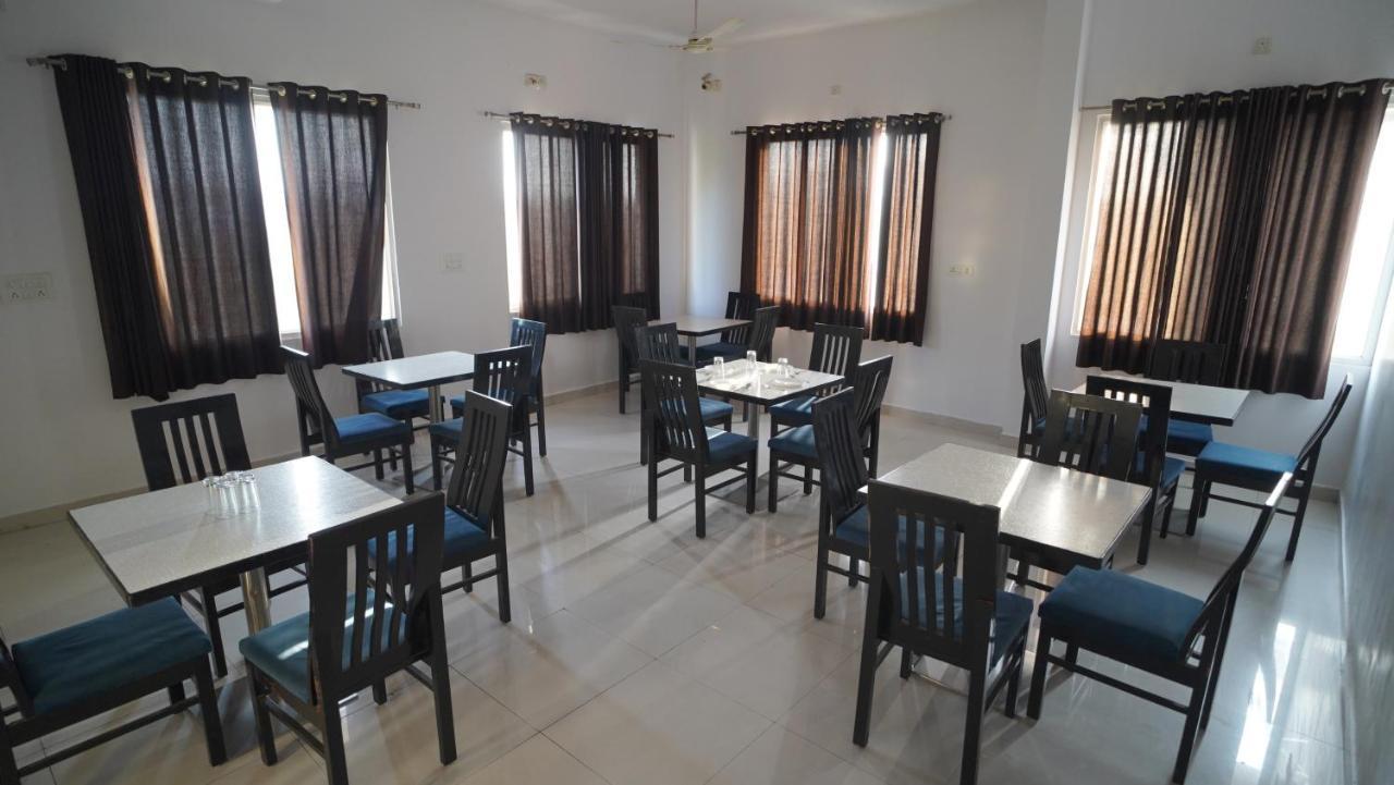 אודייפור Hotel Badam Palace מראה חיצוני תמונה