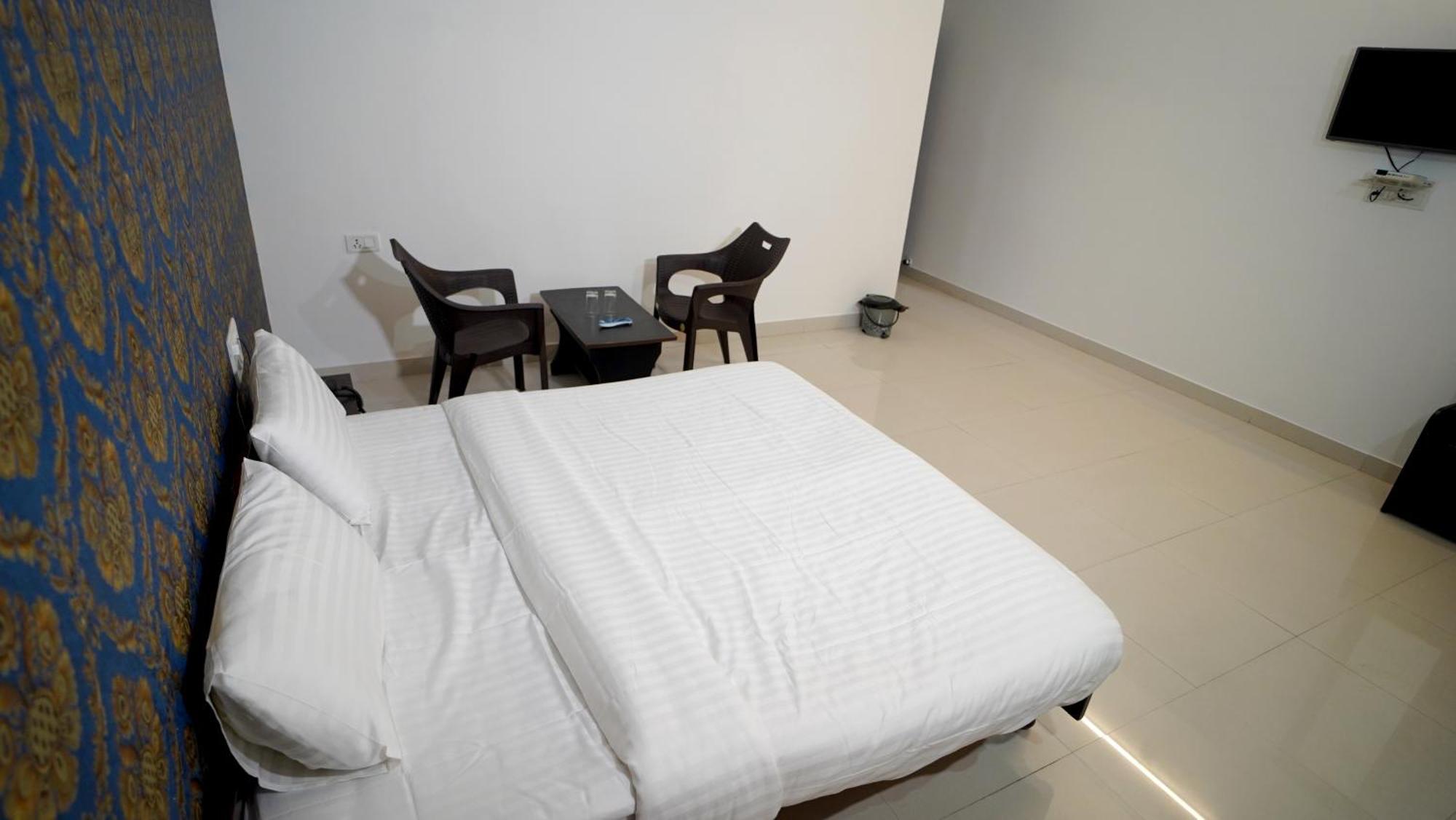 אודייפור Hotel Badam Palace מראה חיצוני תמונה